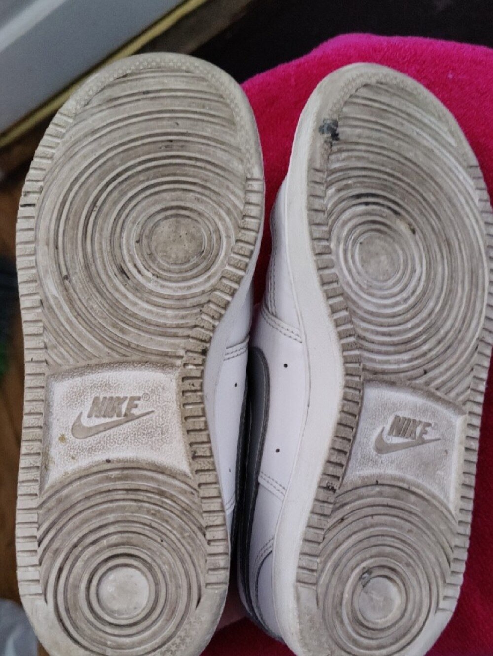 Nike White Low-Top Kids Sneakers - Picture 9 of 9